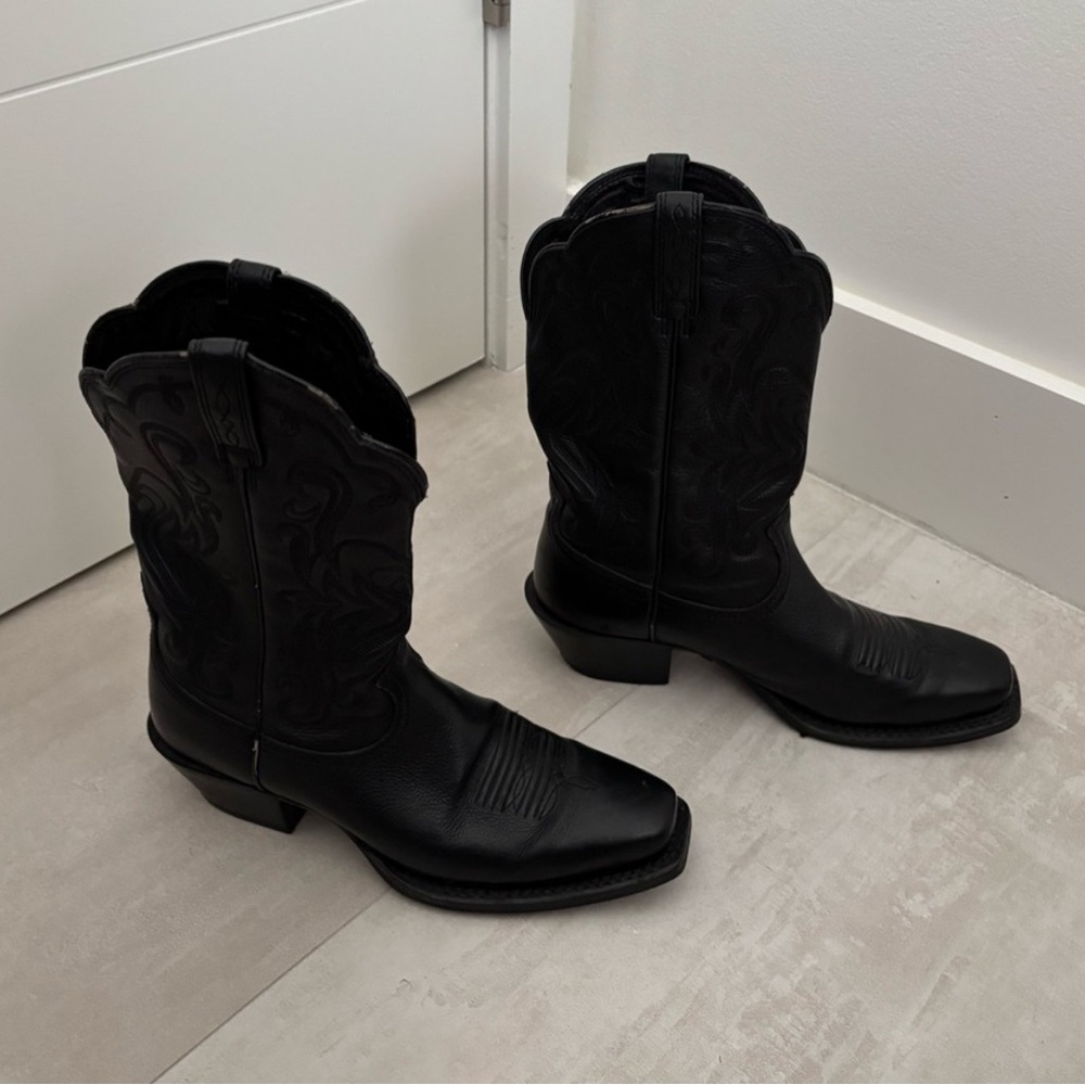 Ladies Ariat Round Up Black Western Leather Boots - Picture 3 of 5